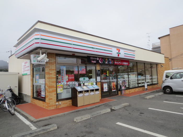 コンビニ　セブンイレブン上桂山田口店（コンビニ）まで880m