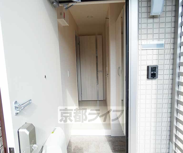 玄関　１０１号室１ＬＤＫ写真です