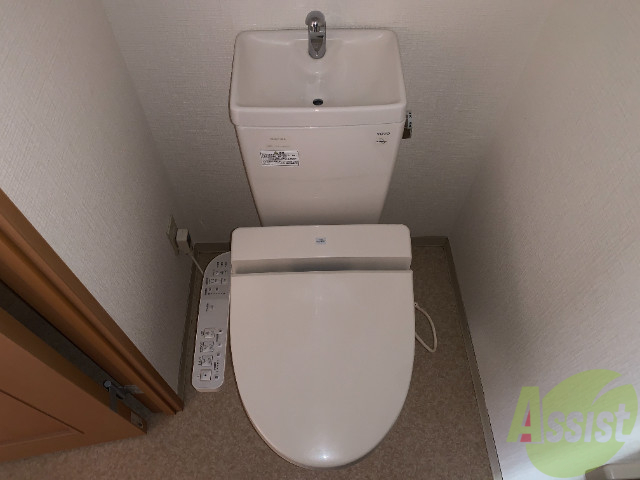 トイレ　各機能付きトイレです。お風呂と別なのが嬉しいですね。