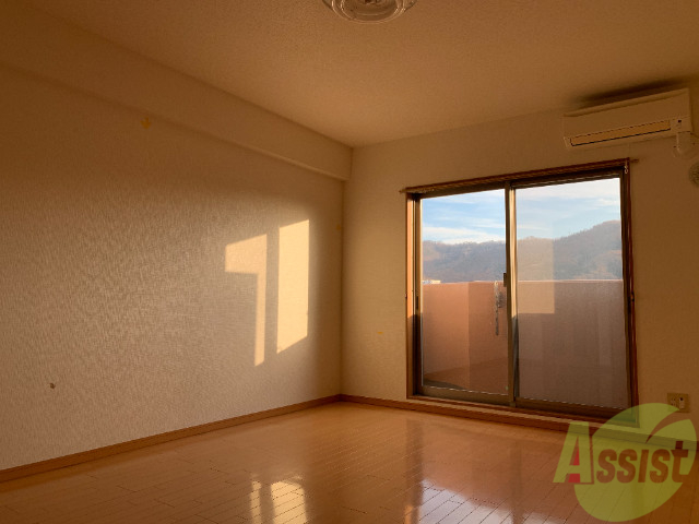 居室・リビング　お写真は６０２号室のものになります。あらかじめご了承ください