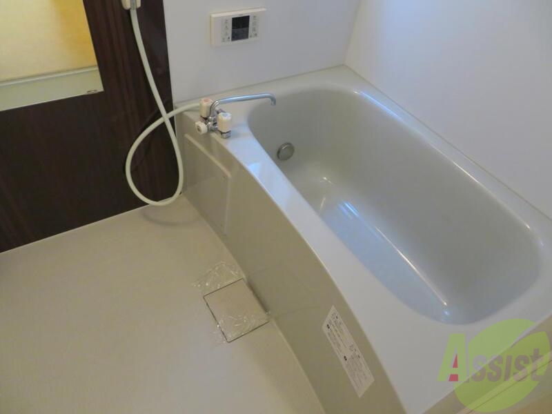 バス・シャワールーム　広いバスタブで一日の疲れが取れますね。