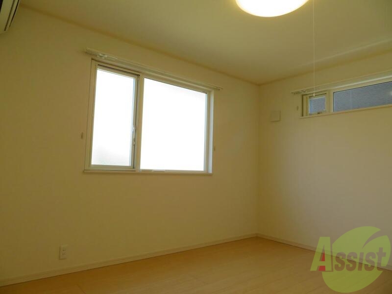 その他部屋・スペース　光が入る寝室で朝もスッキリ起きれるね。