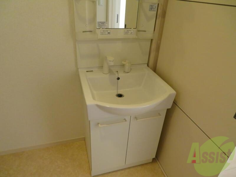 洗面設備　独立洗面台忙しい朝で快適に過ごせますね。