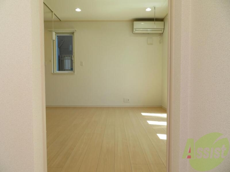 玄関　玄関からみた景色も開放感でいっぱいですね。