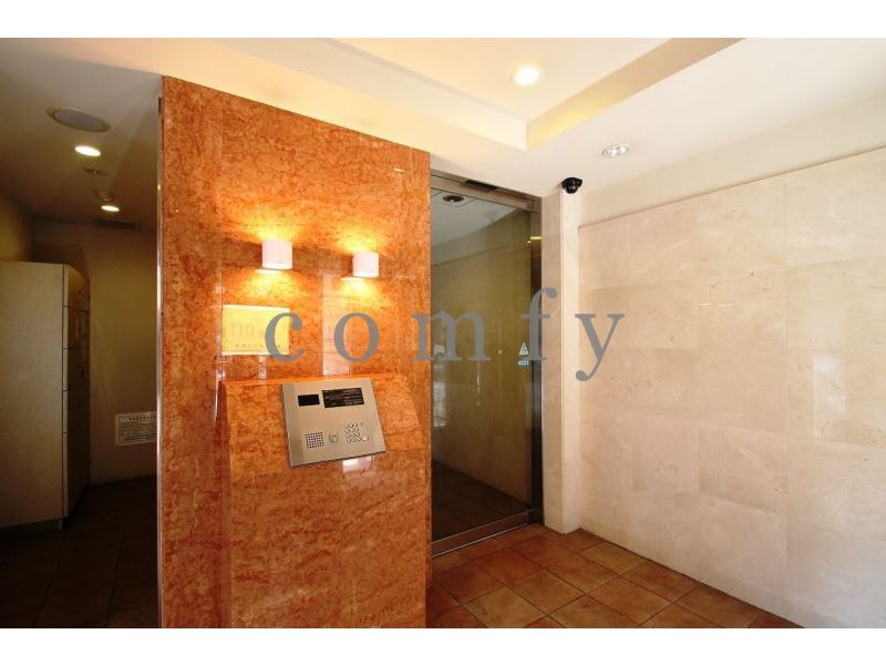 エントランス　オートロック完備