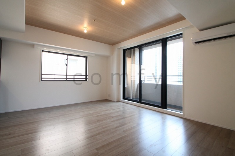 居室・リビング　角部屋２面採光で風通しの良いリビング