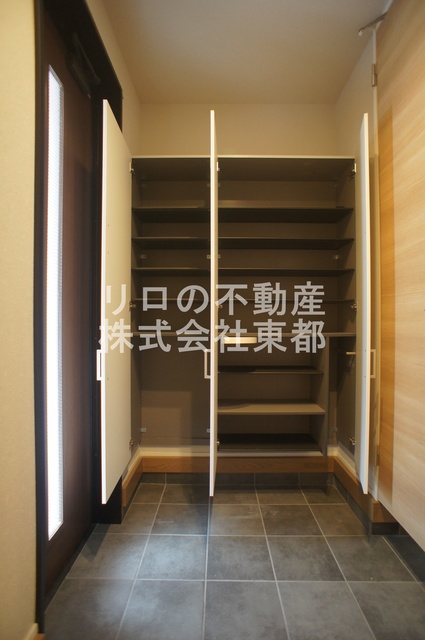 玄関　下駄箱付なので、玄関はいつでもスッキリ片付きますね☆