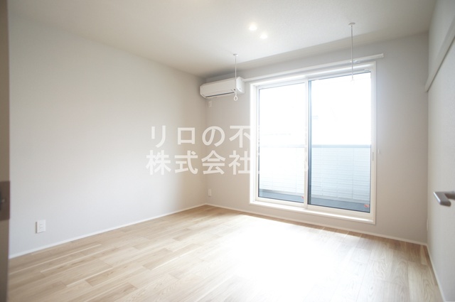 その他部屋・スペース　室内は落ち着いた温もりを感じるフローリングです☆