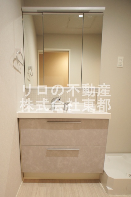 洗面設備　ヘアセット・メイクにも便利な洗髪洗面化粧台タイプ♪