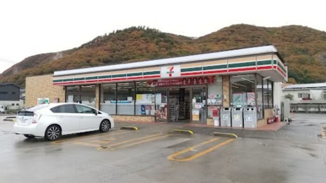 コンビニ　セブン－イレブン　岡山牟佐店（コンビニ）まで978m