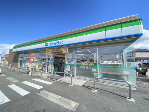 コンビニ　ファミリーマート鈴鹿サーキット前店（コンビニ）まで227m