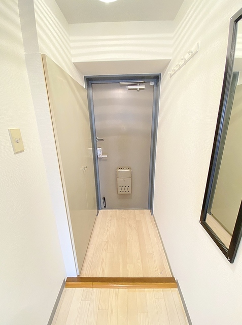 玄関　シューズボックス・鏡