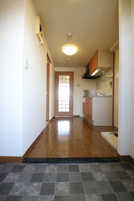 玄関　※別部屋参考写真、現況優先※