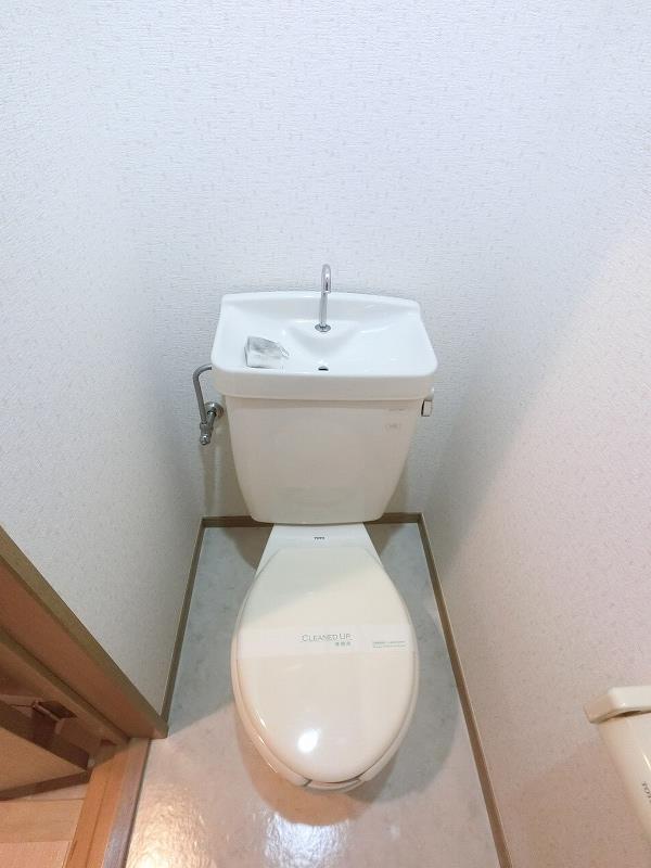 トイレ　温水洗浄便座に交換済み