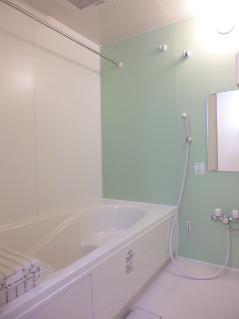 バス・シャワールーム　追い焚き・浴室乾燥機付きです♪