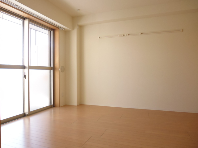 その他部屋・スペース　明るい光が差し込む居室！