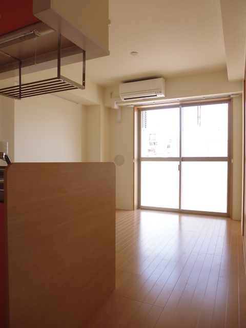 居室・リビング　明るい陽射しが差し込むリビングスペース！