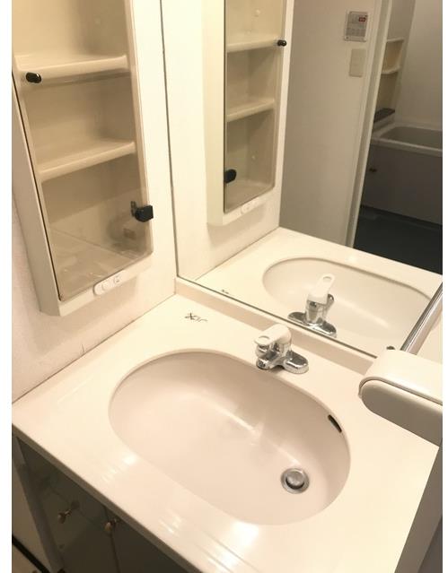 洗面設備　身支度に欠かせない独立洗面台♪