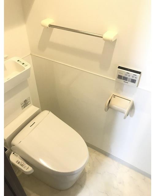 トイレ　嬉しい温水洗浄便座♪