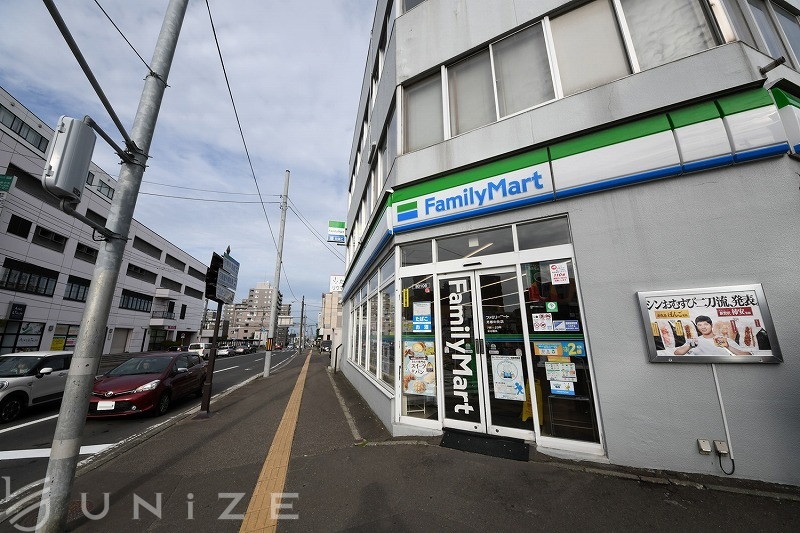 コンビニ　ファミリーマート月寒中央店（コンビニ）まで78m