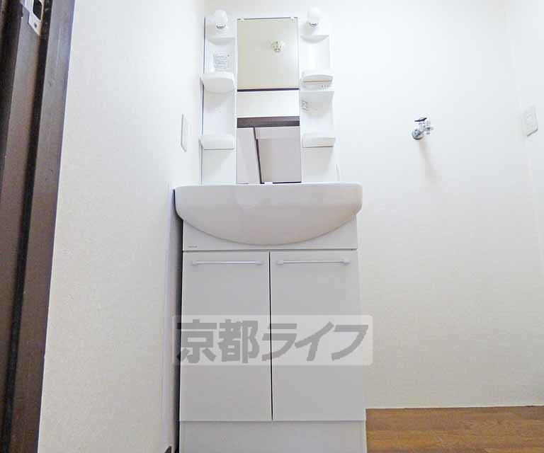 洗面設備　洗面台綺麗です。