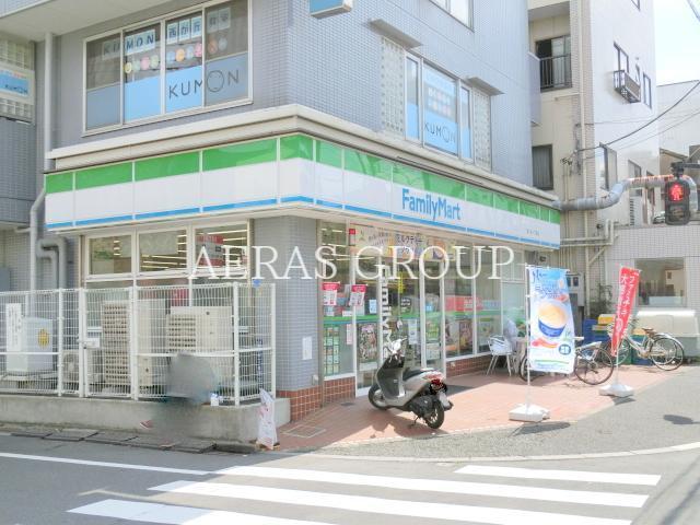 コンビニ　ファミリーマート西が丘一丁目店（コンビニ）まで184m