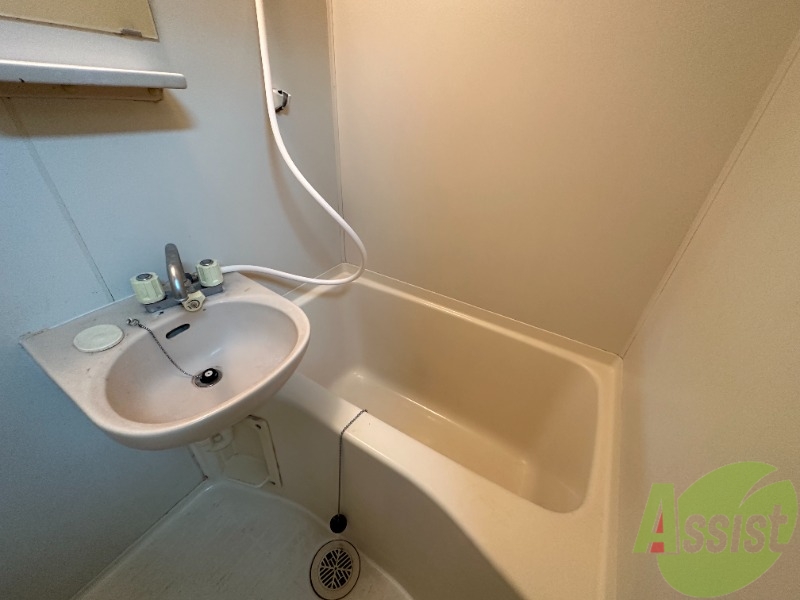 バス・シャワールーム　１人暮らしにはピッタリのサイズ感ですね！