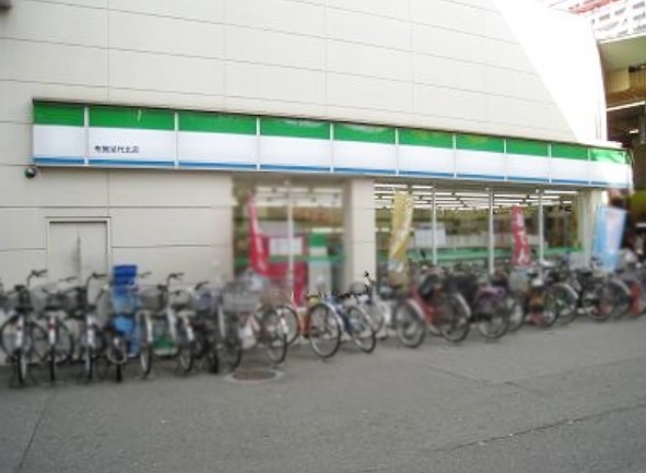 コンビニ　ファミリーマート 布施足代北店（コンビニ）まで427m