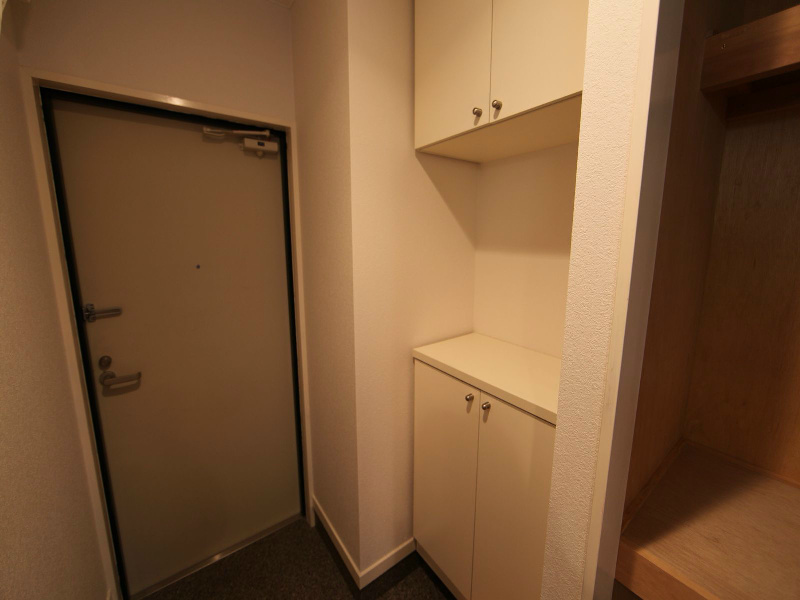玄関　玄関　シューズボックス付（収納充実してます）