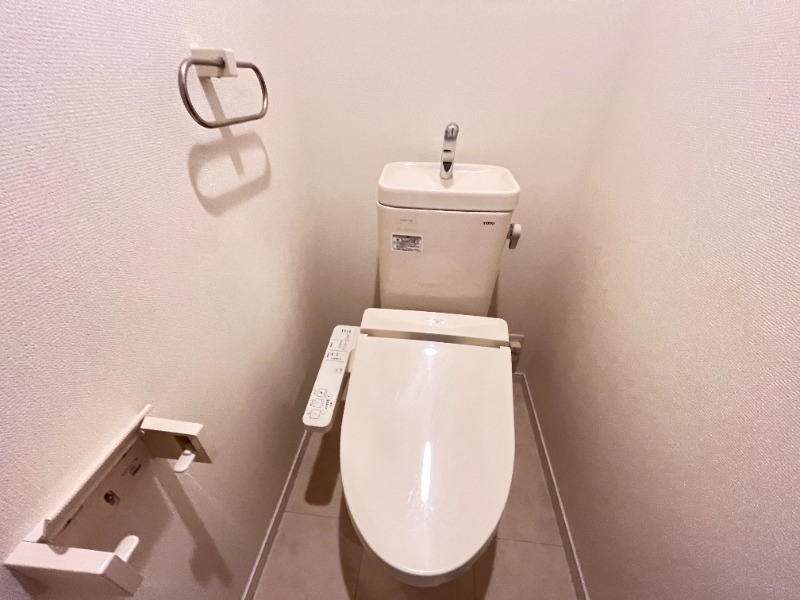 トイレ　同物件別部屋写真