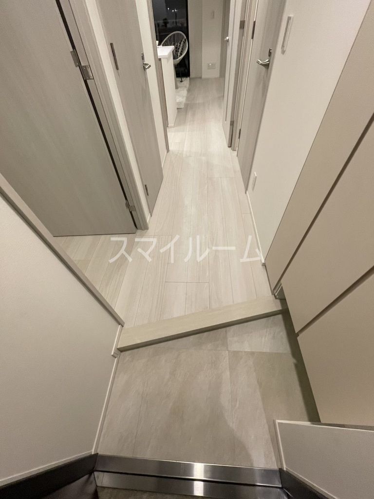 玄関　モデルルームの参考写真となります。