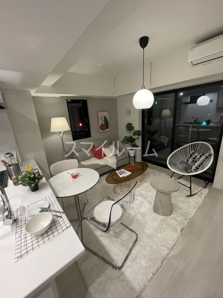 居室・リビング　モデルルームの参考写真となります。