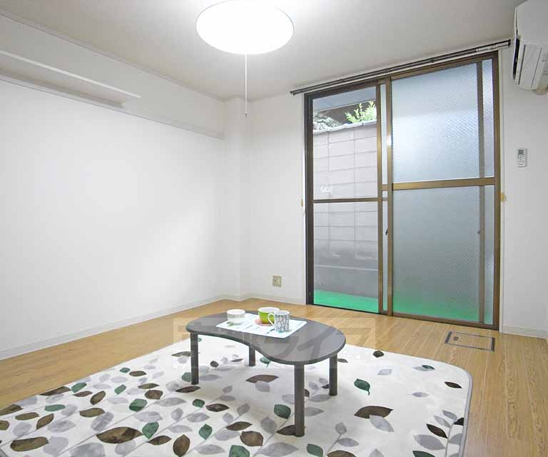 居室・リビング　綺麗な室内です。