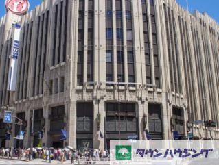 ショッピングセンター　伊勢丹新宿本店メンズ館（ショッピングセンター）まで860m