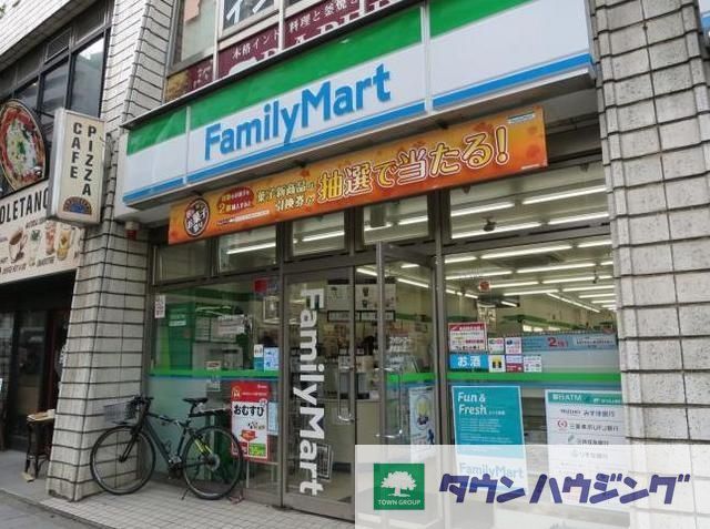 コンビニ　ファミリーマート（コンビニ）まで590m