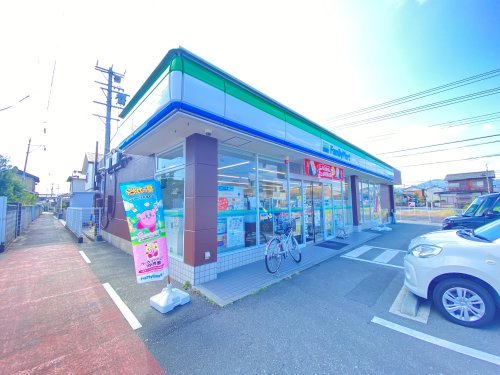 コンビニ　ファミリーマート松阪本居店（コンビニ）まで1117m