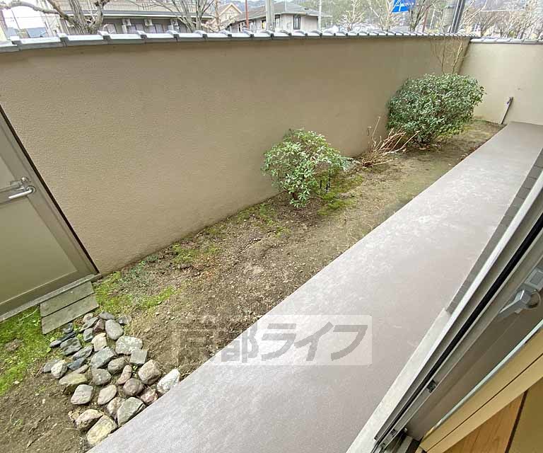 バルコニー　広々したテラスバルコニーです。