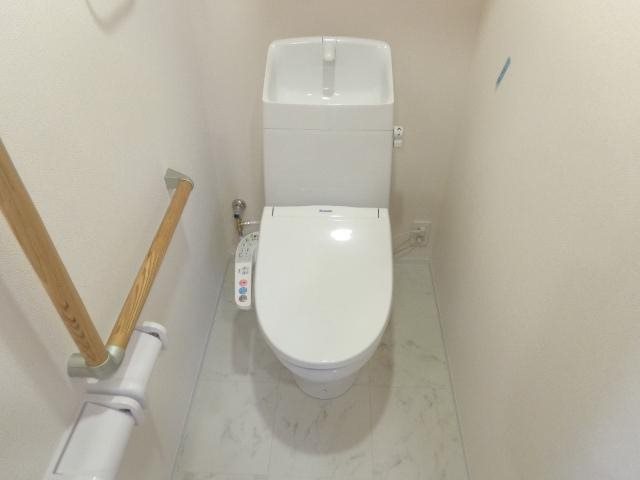 トイレ　暖房便座のトイレです。