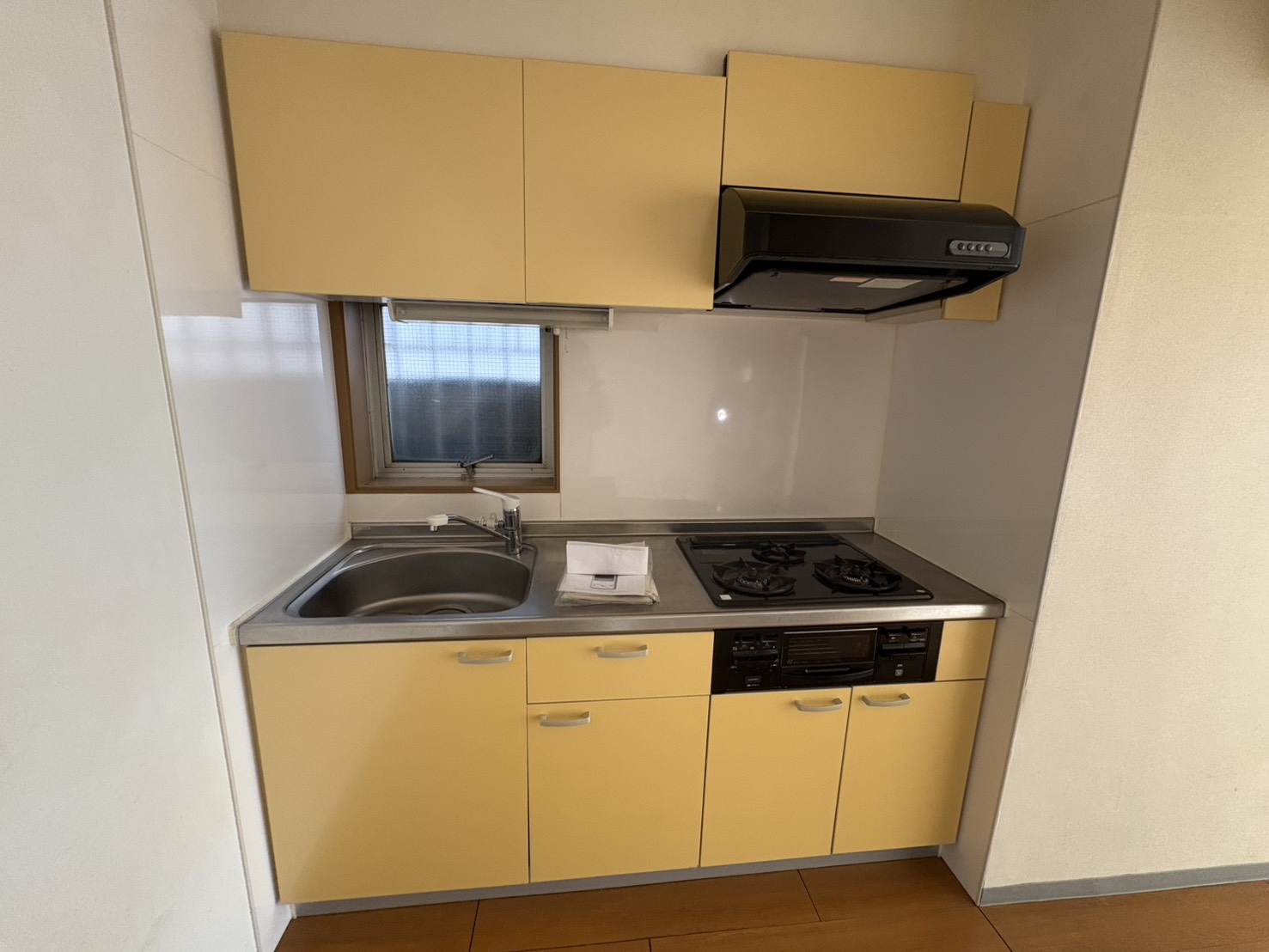 キッチン　広々キッチンは３口コンロ付きで楽しく☆