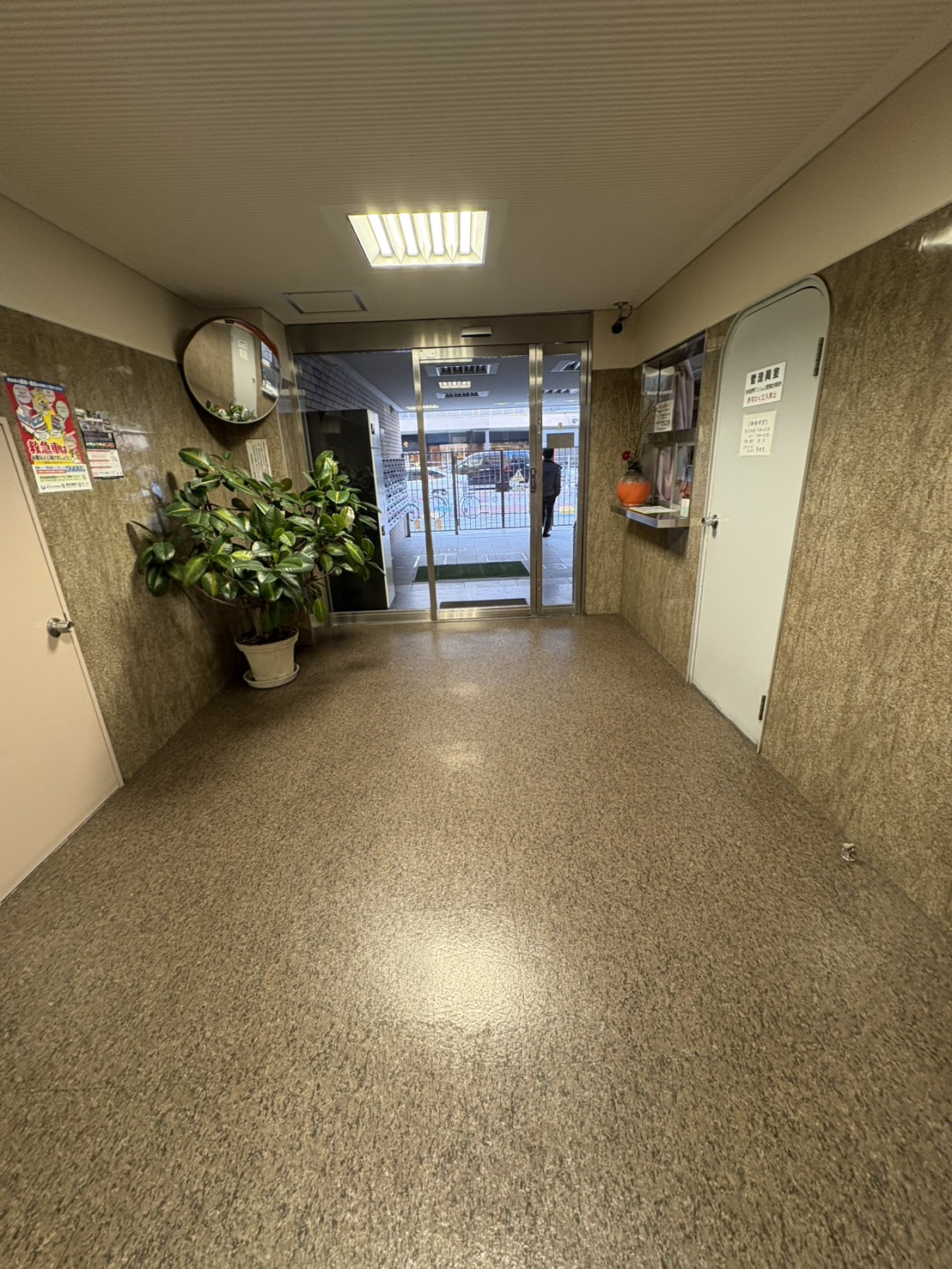 エントランス　エントランスも広々綺麗です☆