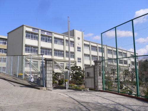 中学校　神戸市立伊川谷中学校（中学校）まで580m
