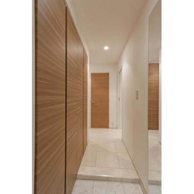 玄関　写真は同タイプ住居です