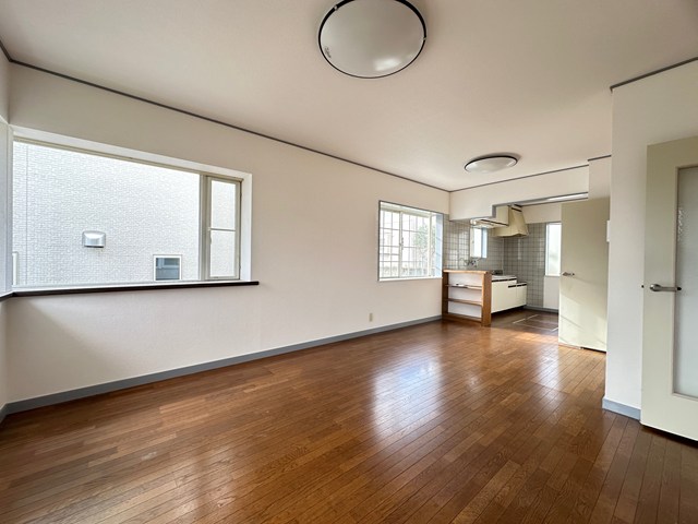 居室・リビング　1階・南東向きリビングダイニングキッチン12.2帖☆陽当たり