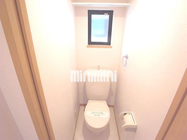 トイレ　棚もコンセントもあり！ウォシュレット等付けれます