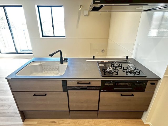 キッチン　★グリル付きガス３口システムキッチン★