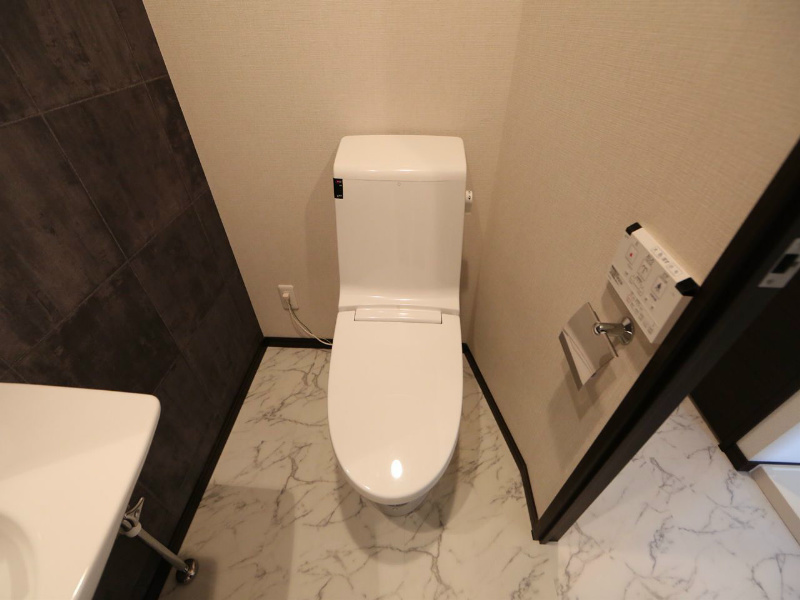 トイレ　温水洗浄暖房便座付トイレ