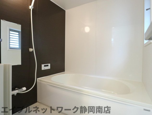 バス・シャワールーム　ゆったり過ごせるお風呂です