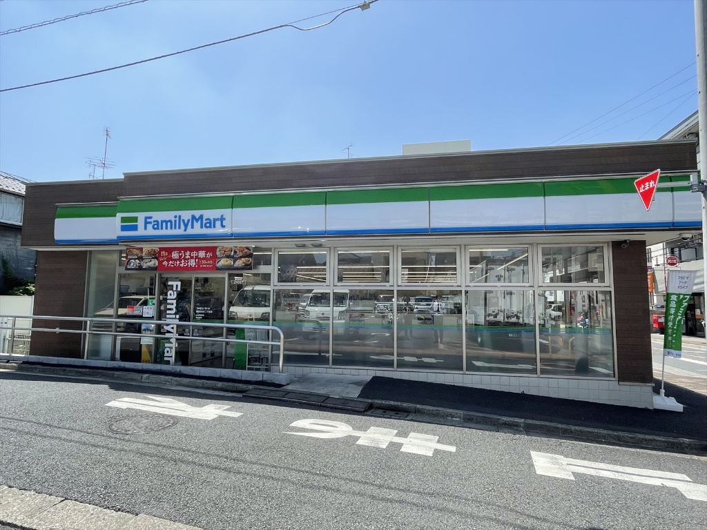コンビニ　ファミリーマート 練馬桜台2丁目店（コンビニ）まで209m