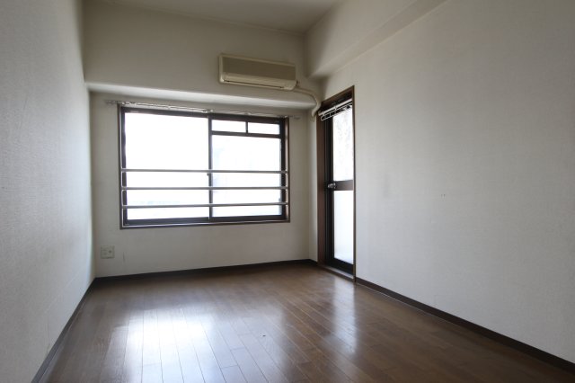 その他部屋・スペース　広くて明るい寝室