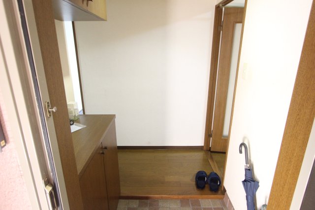玄関　収納もある玄関です